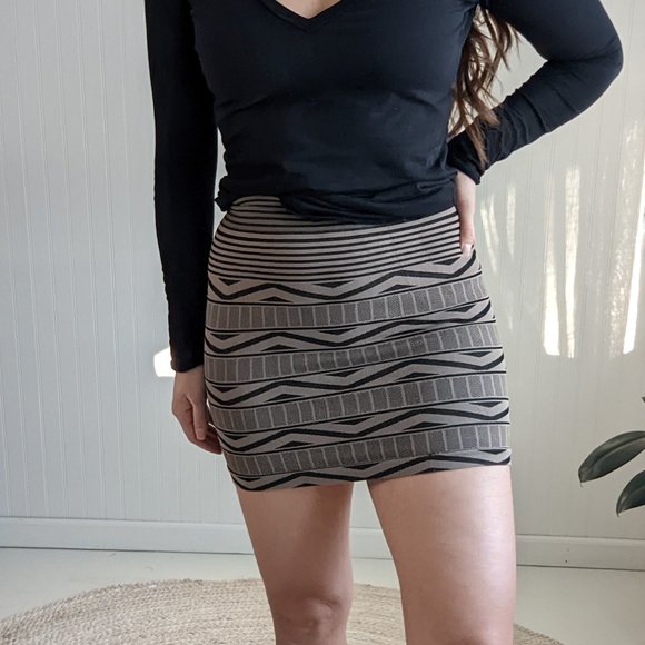 BCBG Patterned skirt xs - Picture 2 of 4